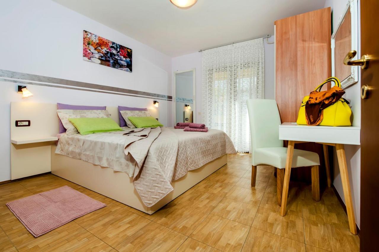 Apartments And Rooms Villa Dea Adults Only Ρόβινι Δωμάτιο φωτογραφία